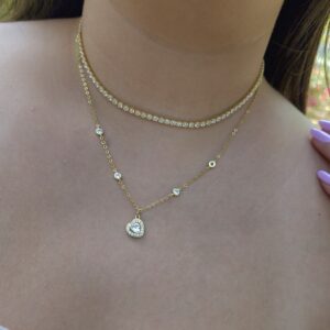 Dangling heart necklace