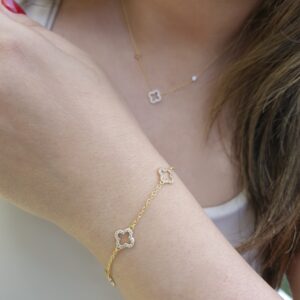 Delicate flower bracelet