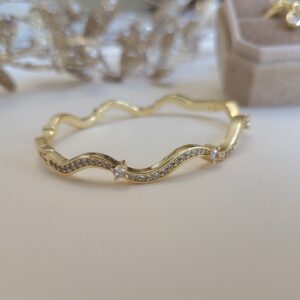 Twirly bangle